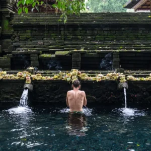Melukat at Tirta Empul